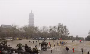 Chùa Bái Đính thu hút đông đảo du khách thập phương. Ảnh: Đức Phương – TTXVN