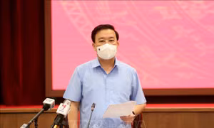 Phó Chủ tịch UBND thành phố Hà Nội Chử Xuân Dũng phát biểu tại Hội nghị. Ảnh: TTXVN phát
