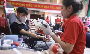 Tôn vinh 100 người hiến máu tiêu biểu
