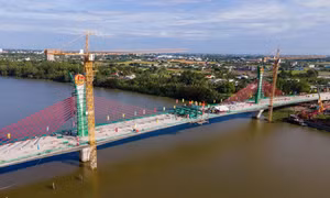 Hợp long cầu nối đôi bờ sông Vàm Cỏ Tây