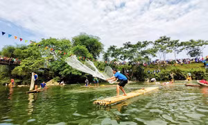 Lần đầu tiên Lễ hội cá tôm Sông Đà được tổ chức