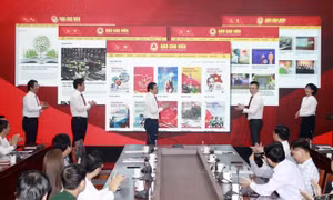 Các đại biểu nhấn nút khai trương Trang thông tin điện tử tổng hợp Báo cáo viên (baocaovien.vn). Ảnh: TTXVN