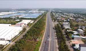 Khu công nghiệp Bắc Đồng Phú nằm trên trục giao thông kết nối Bình Phước - Bình Dương, thuận tiện vận chuyển hàng hóa đến cảng biển, sân bay. Ảnh: Sỹ Tuyên – TTXVN