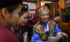 Nghệ nhân Nhân dân Sầm Dừn giữ lửa tự hào cho thế hệ trẻ dân tộc Cao Lan
