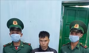 Kon Tum: Bắt quả tang vụ vận chuyển ma túy đá ở vùng biên