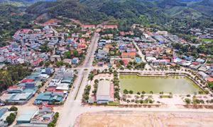 Những năm vừa qua, nhờ sự quan tâm của Đảng, Nhà nước thông qua các chương trình, chính sách về giảm nghèo như Chương trình 135, Chương trình 30a, bộ mặt huyện nghèo vùng cao, biên giới Sốp Cộp (Sơn La) đã có nhiều khởi sắc. Ảnh: Hữu Quyết