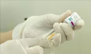 Vaccine phòng COVID-19 của hãng AstraZeneca được sử dụng tiêm phòng cho chiến sĩ Quân khu 2. Ảnh: Hoàng Hùng - TTXVN