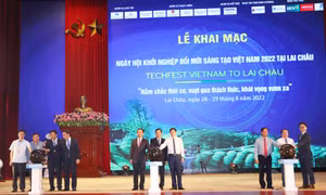 Các đại biểu khởi động Ngày hội khởi nghiệp đổi mới sáng tạo Việt Nam 2022 tại Lai Châu. Ảnh: Việt Hoàng-TTXVN