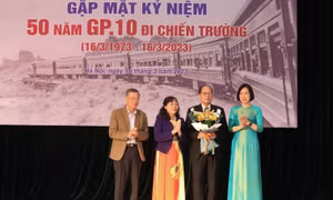 GP10 - “Thế hệ vàng” TTXVN kỷ niệm 50 năm “xẻ dọc Trường Sơn đi cứu nước”
