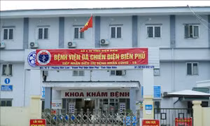 Bệnh viện dã chiến Điện Biên Phủ đã được phong tỏa tạm thời, chỉ tiếp nhận bệnh nhân điều trị COVID-19. Ảnh: Xuân Tư - TTXVN
