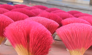 Độc đáo làng nghề làm hương Đông Khê