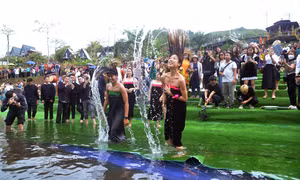 Trải nghiệm lễ hội gội đầu của người Thái trắng