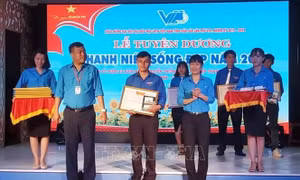 Kỷ niệm 130 năm Ngày sinh Chủ tịch Hồ Chí Minh: Thầy giáo trẻ nỗ lực chăm lo cho thế hệ tương lai