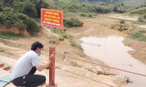 Tỉnh Đắk Lắk đẩy mạnh công tác rà soát, cắm biển cảnh báo đuối nước ở ao, hồ, sông, suối. Ảnh: TTXVN phát