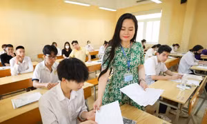 Thay vì thi 6 môn như hiện nay, từ năm 2025, Kỳ thi tốt nghiệp THPT chỉ còn 4 môn, trong đó có 2 môn bắt buộc và 2 môn tự chọn. Ảnh: Thanh Tùng - TTXVN