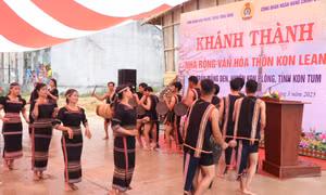 Khánh thành nhà rông thôn Kon Leang