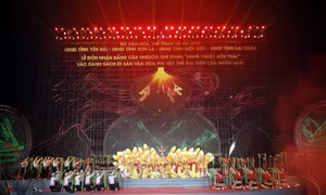 Chương trình nghệ thuật đặc biệt với chủ đề "Xòe Thái - Tinh hoa miền di sản". Ảnh: Tuấn Anh - TTXVN