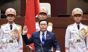 Đồng chí Vương Đình Huệ tuyên thệ nhậm chức Chủ tịch Quốc hội khóa XV. Ảnh: Thống Nhất - TTXVN