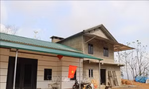 Bàn giao 28 căn nhà mới cho người dân bị ảnh hưởng bão lũ