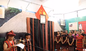 Đồng bào A Lưới tự hào mang họ Bác Hồ