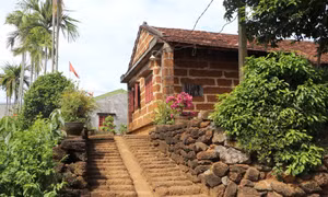 Độc đáo những ngôi nhà đá ong