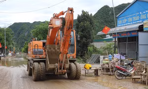Khẩn trương vệ sinh môi trường, phòng chống dịch bệnh sau mưa lũ