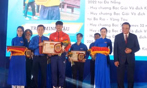 Trao giải thưởng Ngô Mây cho 10 gương mặt trẻ tiêu biểu vùng “đất võ, trời văn”