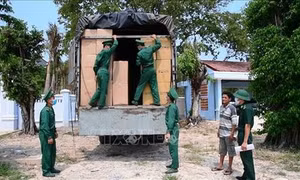 Thu giữ số lượng lớn khẩu trang y tế buôn lậu qua biên giới