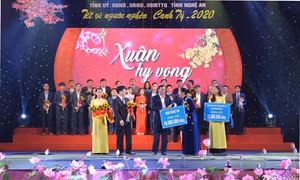 Nghệ An "mang" Tết đến với hộ nghèo các huyện miền núi
