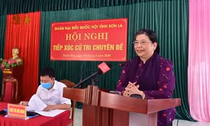 Phó Chủ tịch Thường trực Quốc hội Tòng Thị Phóng tiếp xúc cử tri tại Sơn La