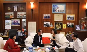 Chủ tịch Quốc hội Nguyễn Thị Kim Ngân thăm các Mẹ Việt Nam Anh hùng, Anh hùng Lực lượng vũ trang tại Thành phố Hồ Chí Minh