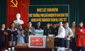 Đoàn công tác của Ủy ban Dân tộc chúc Tết nhân dân các dân tộc tỉnh Lai Châu