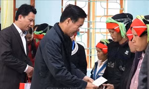 Trưởng ban Tuyên giáo Trung ương Võ Văn Thưởng thăm, tặng quà Tết hộ nghèo, gia đình chính sách tại Hà Giang