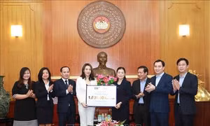 Dịch COVID-19: Một triệu ly sữa hỗ trợ đẩy lùi dịch bệnh