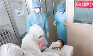 Những "chiến binh áo trắng” và cuộc chiến chống COVID-19 (Bài 2)