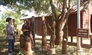 Giữ hồn tượng gỗ dân gian
