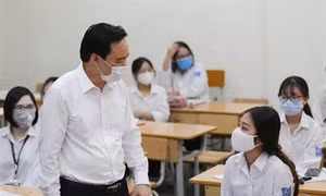 Bộ trưởng Phùng Xuân Nhạ: Không bắt học sinh làm quá nhiều bài kiểm tra