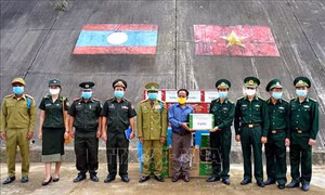 Bộ đội biên phòng Thừa Thiên Huế chúc Tết Bunpimay 2020