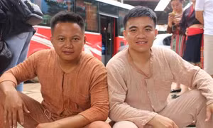 Độc đáo bộ nam phục người Ơ Đu
