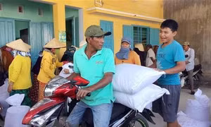Quảng Bình phân bổ hơn 800 tấn gạo cho người dân trong dịp Tết Canh Tý