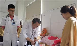 Kỷ niệm 65 năm Ngày Thầy thuốc Việt Nam: Truyền cảm hứng cho các thầy thuốc trẻ