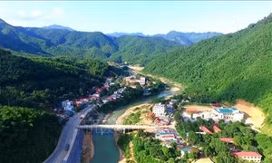 Đồng bào dân tộc thiểu số vùng biên Quan Sơn cần các công trình điện lưới, giao thông