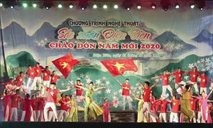 Người dân cả nước tưng bừng chào đón năm mới 2020