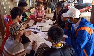Dịch COVID-19: Giáo viên vùng khó Lai Châu bám bản hướng dẫn học sinh học bài