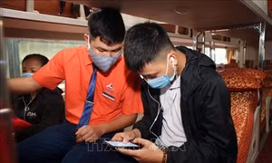 Dịch COVID-19: Khách đi máy bay, xe khách, tàu hỏa phải khai báo y tế điện tử bắt buộc