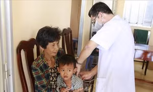 Các bác sỹ quân hàm xanh góp phần thắt chặt tình đoàn kết quân-dân nơi biên cương An Giang