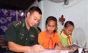 Long An: Lớp học quân dân mang con chữ đến với xóm trọ nghèo