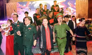 Chủ tịch Quốc hội Nguyễn Thị Kim Ngân dự chương trình “Xuân Biên phòng ấm lòng dân bản” tại huyện Buôn Đôn, Đắk Lắk