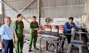An Giang tiêu hủy gần 1.600 công cụ hỗ trợ và vũ khí thô sơ