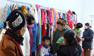 "Ngôi nhà thiện nguyện sao xanh" xua tan giá rét miền biên viễn Nghệ An